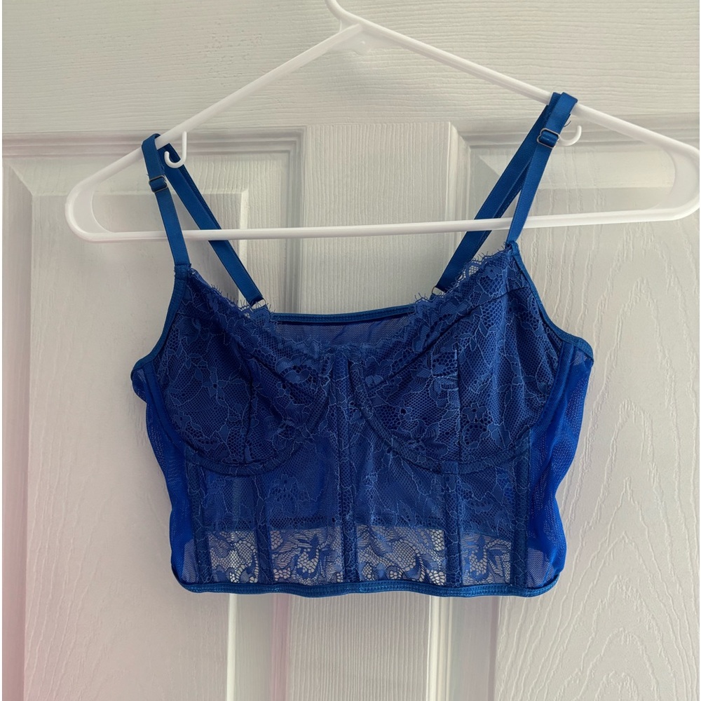 Blue going out top!